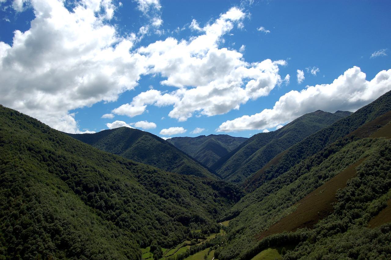 El Mirador De Fuentes Del Narcea Hotell Moncó Eksteriør bilde